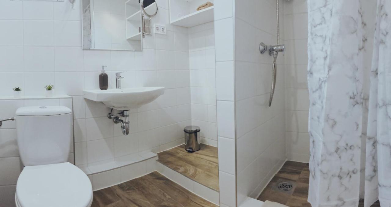 Tramini Apartmanok Eger Eksteriør billede